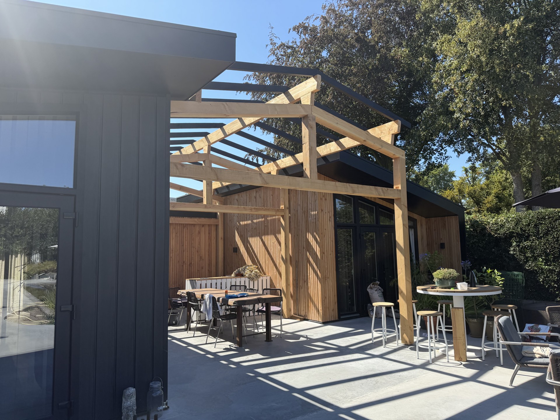 Douglas overkapping en pergola in Dongen